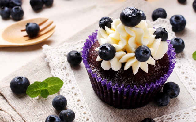Cupcake blueberries cream table spoons free wallpaper for desktop - medium preview image