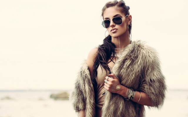 Woman fur coat beach sunglasses free wallpaper for desktop - medium preview image