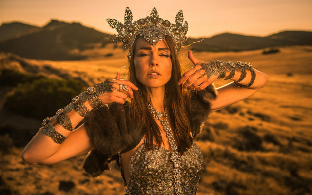 Desert woman crown bracelets fantasy free wallpaper for desktop - medium preview image