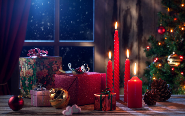 Christmas scene presents candles tree free wallpaper for desktop - medium preview image