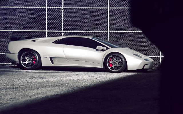 White sports car pearlescent chainlink free wallpaper for desktop - medium preview image