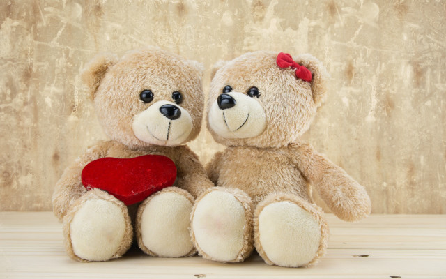 Teddy bears holding heart wooden free wallpaper for desktop - medium preview image