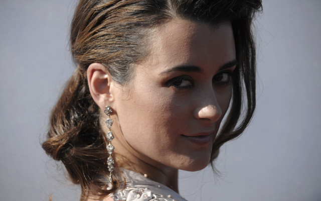 Woman ponytail earrings closeup gray free wallpaper for desktop - medium preview image