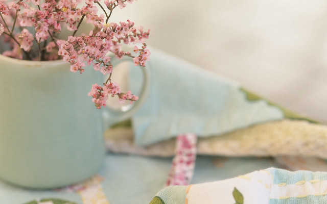 Small vase pink flowers arts free wallpaper for desktop - medium preview image