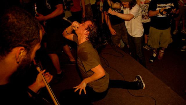 Man singing microphone group people free wallpaper for desktop - medium preview image