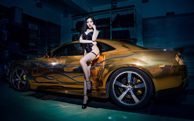 Woman black lingerie gold car free wallpaper for desktop - medium preview image