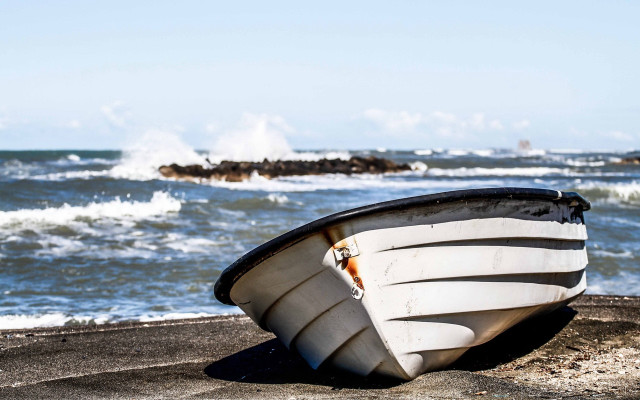 Boat beach ocean waves rocks free wallpaper for desktop - medium preview image