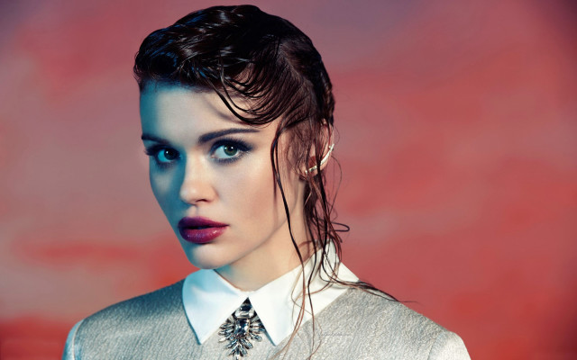 Woman tie white shirt red free wallpaper for desktop - medium preview image