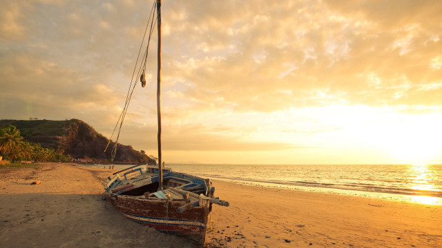 Beach sunset boat person cloud free wallpaper for desktop - medium preview image