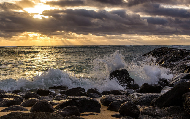 Sunset lake rocks crepuscular rays free wallpaper for desktop - medium preview image