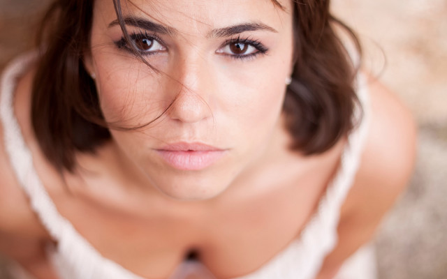 Woman tie blowing wind santa free wallpaper for desktop - medium preview image