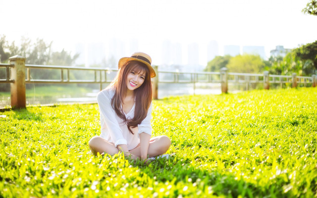 Woman hat smile grass city free wallpaper for desktop - medium preview image