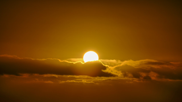 Sunset clouds plane city horizon free wallpaper for desktop - medium preview image