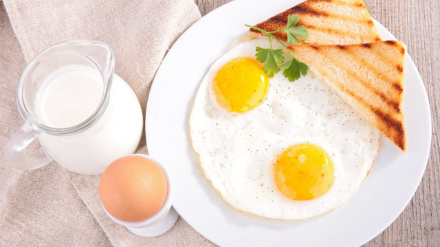 Eggs toast milk tablecloth napkin free wallpaper for desktop - medium preview image
