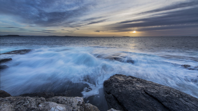 Lake sunset waves mountains clouds free wallpaper for desktop - medium preview image