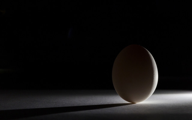 Egg shadow chiaroscuro minimalism moon free wallpaper for desktop - medium preview image