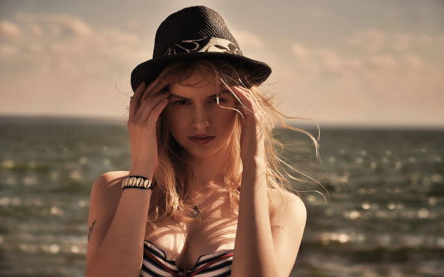 Woman hat beach water blonde free wallpaper for desktop - medium preview image