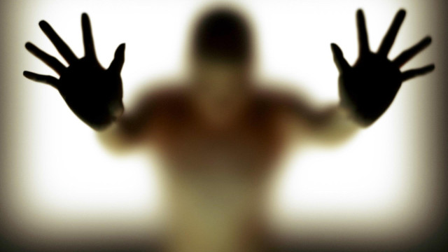 Blurry person hands window white free wallpaper for desktop - medium preview image