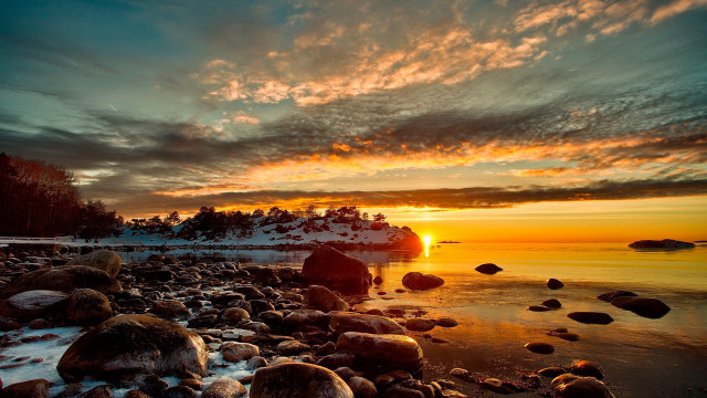 Sunset rocky beach trees lake free wallpaper for desktop - medium preview image