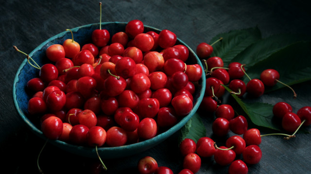 Bowl of cherries leaves 3d free wallpaper for desktop - medium preview image