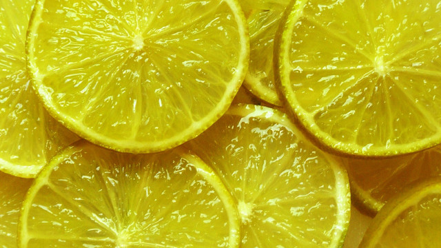 Lemons water droplets minimalism sparkle free wallpaper for desktop - medium preview image