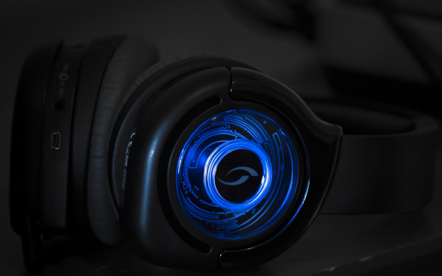 Headphones blue light table dark free wallpaper for desktop - medium preview image