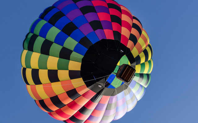 Colorful hot air balloon blue free wallpaper for desktop - medium preview image