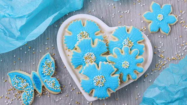 Heart cookie blue flowers butterflies free wallpaper for desktop - medium preview image