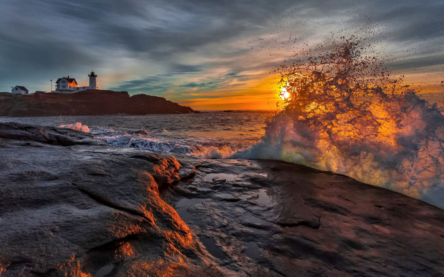 Wave rocky shore sunset lighthouses free wallpaper for desktop - medium preview image