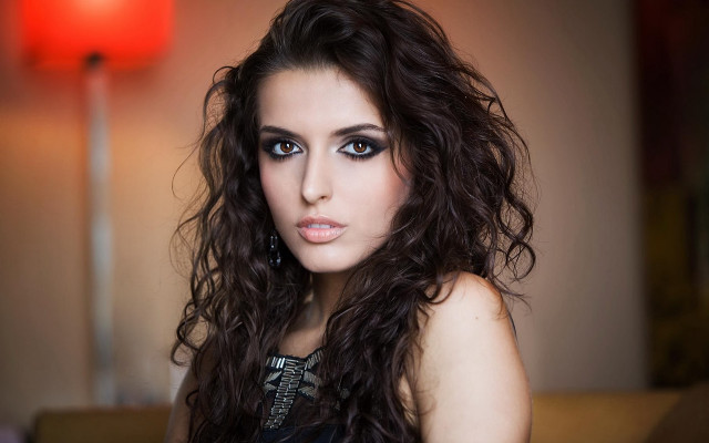 Ayshia taskin blue eyes curly free wallpaper for desktop - medium preview image