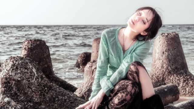 Gothic beach kimono quiet woman free wallpaper for desktop - medium preview image