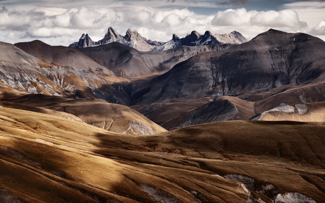 Mountain range clouds landscape nature free wallpaper for desktop - medium preview image