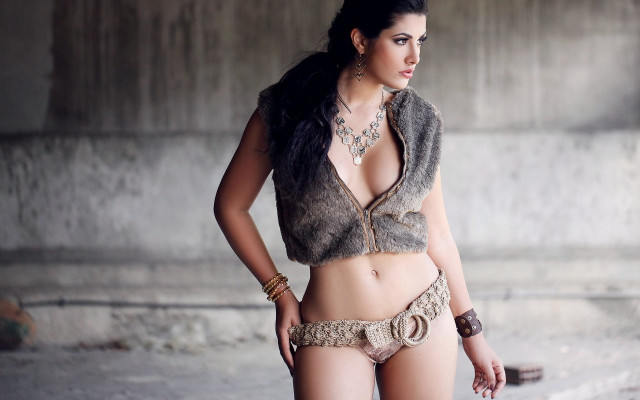 Woman bikini belt necklace jewelry free wallpaper for desktop - medium preview image