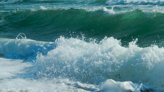 Ocean waves shore boat person free wallpaper for desktop - medium preview image