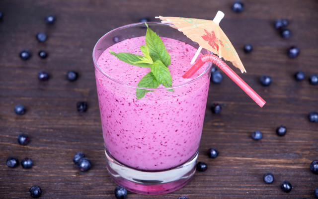 Blueberry smoothie umbrella blueberries food free wallpaper for desktop - medium preview image