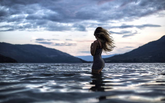 Woman water mountains dusk impressionist free wallpaper for desktop - medium preview image