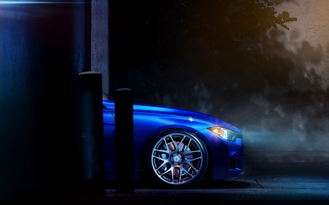 Blue car dark parking pole free wallpaper for desktop - medium preview image
