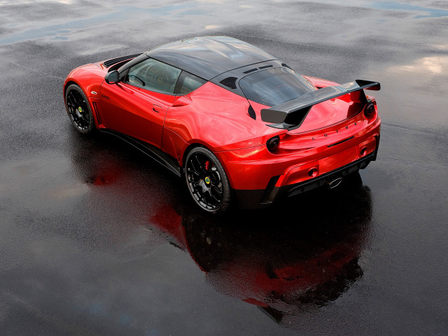 Red sports car wet surface free wallpaper for desktop - medium preview image