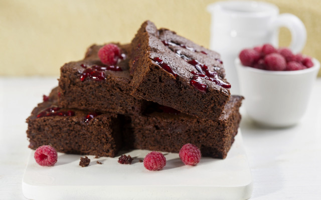White plate brownies raspberries coffee free wallpaper for desktop - medium preview image