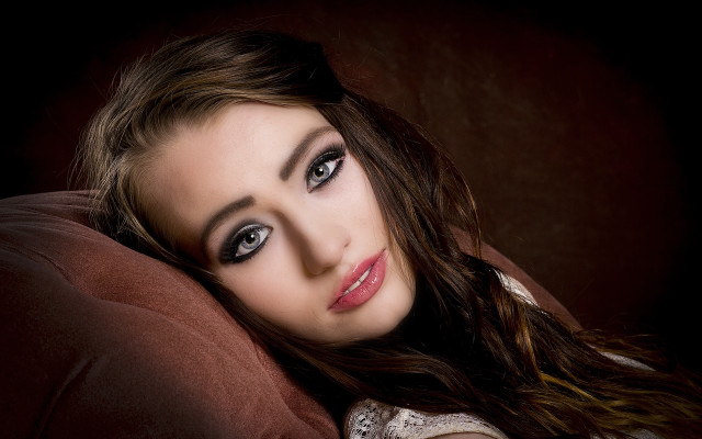 Blue eyes brown jacket portrait free wallpaper for desktop - medium preview image