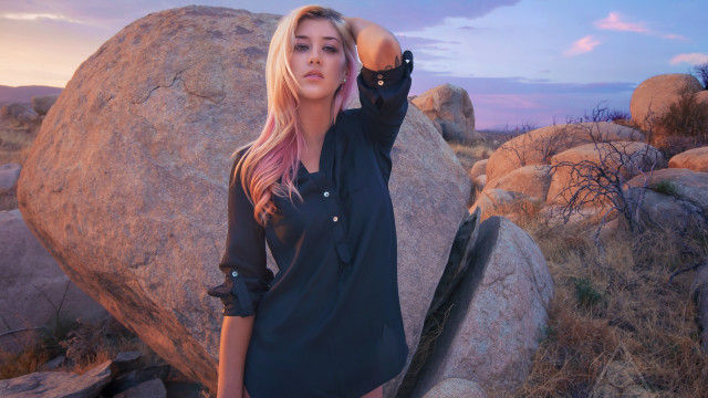 Woman rock cactus fashion portrait free wallpaper for desktop - medium preview image