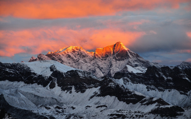 Mountain range sunset clouds snow free wallpaper for desktop - medium preview image