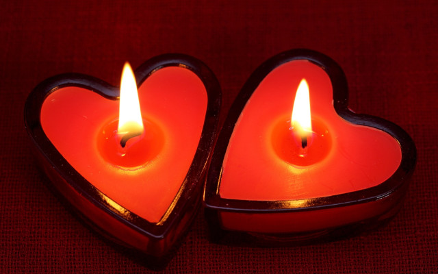 Heart candles red background romantic free wallpaper for desktop - medium preview image