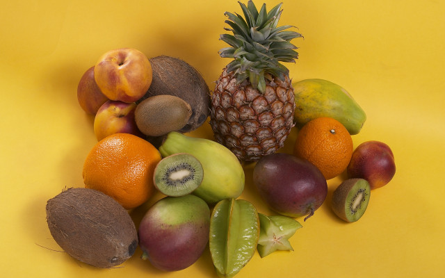 Fruit pile yellow tablecloth pineapple free wallpaper for desktop - medium preview image