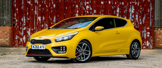 Yellow car red wall red free wallpaper for desktop - medium preview image