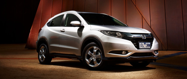 Silver honda crv dark room free wallpaper for desktop - medium preview image