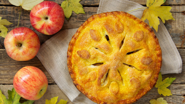 Pie apples leaves napkin autumn free wallpaper for desktop - medium preview image