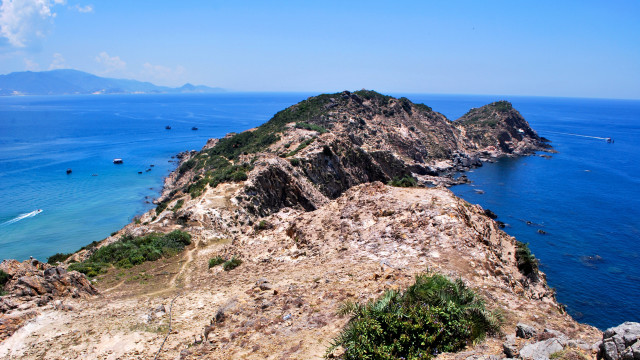 Rocky mountain water boat ecological free wallpaper for desktop - medium preview image