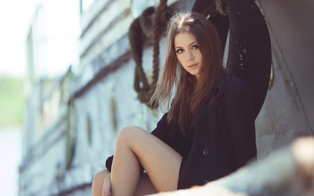 Woman sitting outdoors winter bokeh free wallpaper for desktop - medium preview image