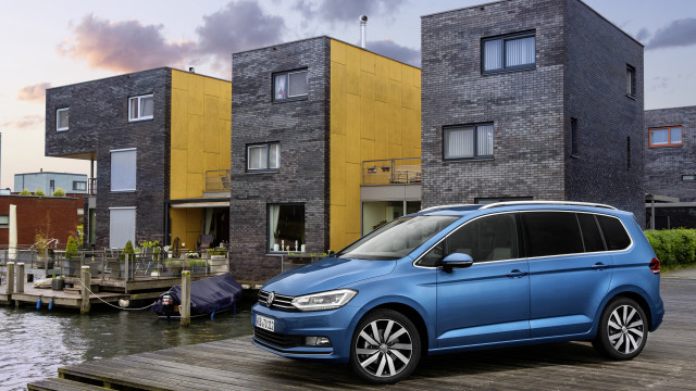 Blue van dock building boat free wallpaper for desktop - medium preview image